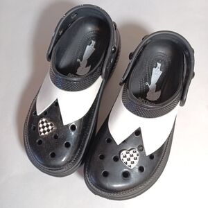 Crocs Wednesday Adams Stomp Clog Size 8 check heart jibbitz